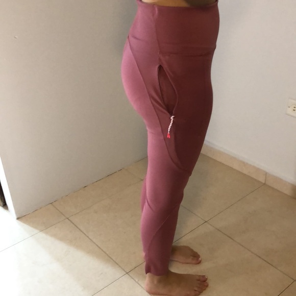 All in motion High rise leggin.   Size 7/8. Or Large - Picture 2 of 8